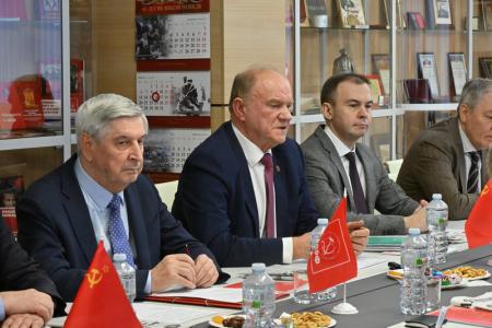 Состоялась встреча Председателя ЦК КПРФ Г.А. Зюганова с Чрезвычайным и Полномочным Послом Республики Беларусь в Российской Федерации А.Н. Рогожником