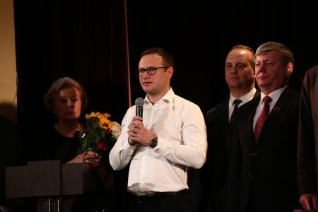 За Победу над нацизмом! По инициативе КПРФ в Москве состоялся вечер-концерт «Никем непобедимая»