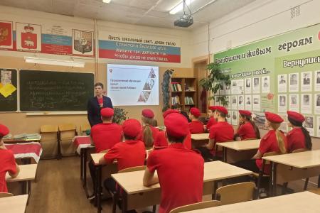 Пермские комсомольцы провели урок в честь Дня Ленинградской Победы