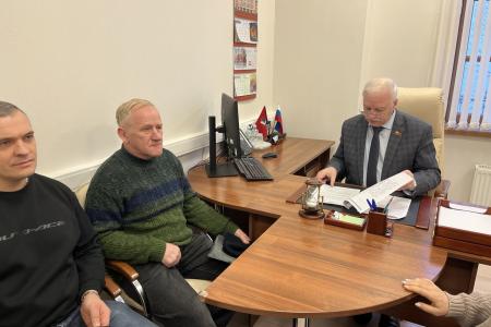 Всё для защиты прав народа! Руководитель фракции КПРФ в Московской городской Думе Н.Г. Зубрилин провел приём москвичей и жителей Подмосковья