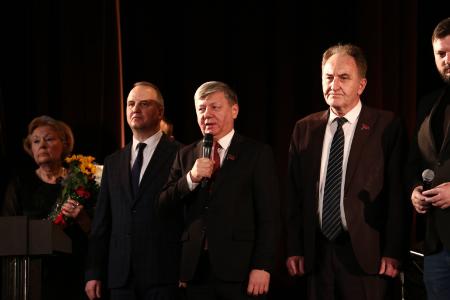 За Победу над нацизмом! По инициативе КПРФ в Москве состоялся вечер-концерт «Никем непобедимая»
