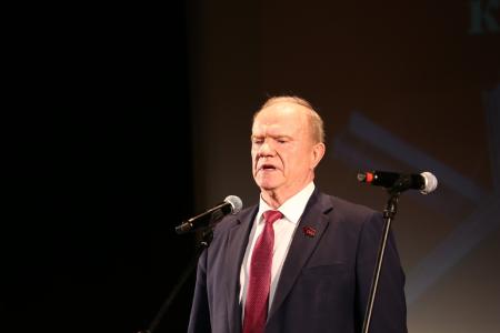 За Победу над нацизмом! По инициативе КПРФ в Москве состоялся вечер-концерт «Никем непобедимая»