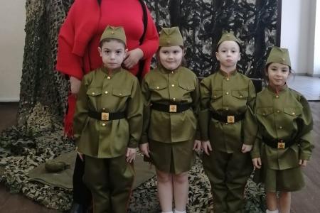 Подмосковные коммунисты: "Армия страны, Армия народа – священный подвиг твой история хранит!"