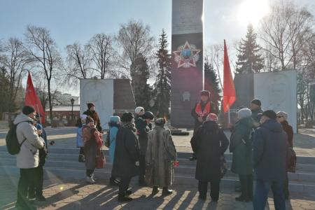 Подмосковные коммунисты: "Армия страны, Армия народа – священный подвиг твой история хранит!"