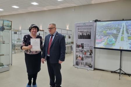 Руководитель фракции КПРФ в Мособлдуме Александр Наумов вручил награды озерчанам - участникам конкурса «ДИВО»