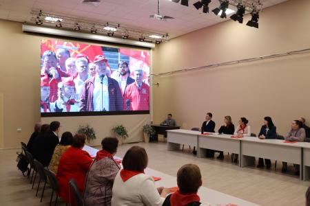 Депутаты фракции КПРФ Волгоградской областной Думы провели торжественную встречу, посвященную Дню вожатого