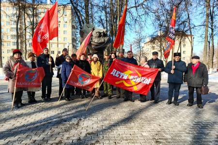 Подмосковные коммунисты: "Армия страны, Армия народа – священный подвиг твой история хранит!"