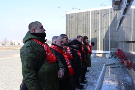 В Сталинграде коммунисты отметили 107-ю годовщину создания Красной Армии