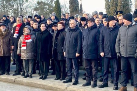 Ольга Алимова приняла участие в церемонии в Калининграде, где возложили цветы к Мемориалу 1200 гвардейцев