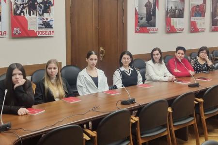 Школьники из Подмосковья встретились в Государственной Думе с депутатами фракции КПРФ