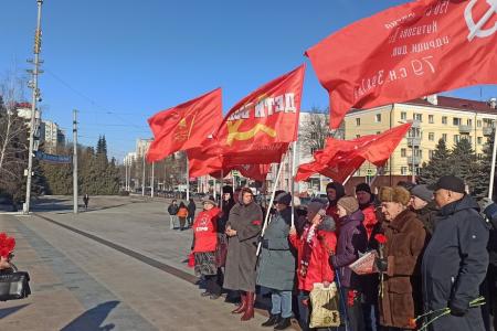 Коммунисты Брянщины отметили 107-ю годовщину создания Красной Армии и Военно-Морского флота