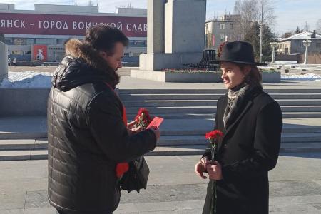 Коммунисты Брянщины отметили 107-ю годовщину создания Красной Армии и Военно-Морского флота