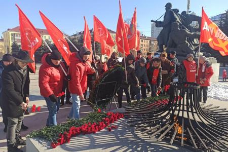 Коммунисты Брянщины отметили 107-ю годовщину создания Красной Армии и Военно-Морского флота