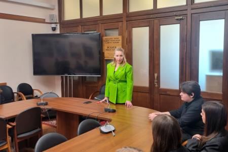 Московские школьники на экскурсии в Государственной Думе встретились с Геннадием Зюгановым и представителями фракции КПРФ
