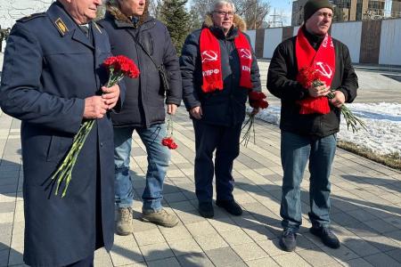 Краснодарский край. Активисты КПРФ и других лево-патриотических сил отметили День Советской Армии и Венно-морского флота