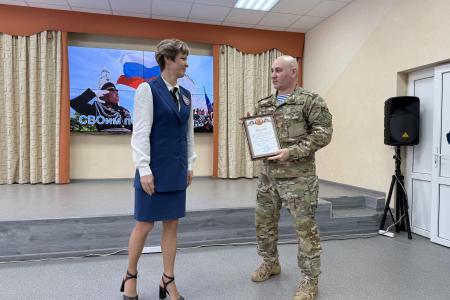 Коммунисты Нижнего Новгорода почтили память героев на выставке «СВОим посвящается»