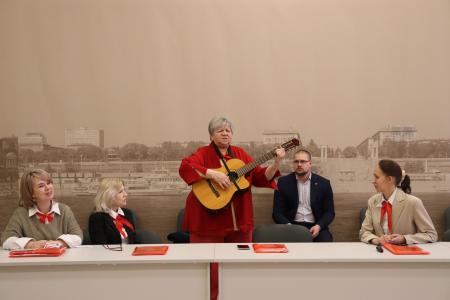 Депутаты фракции КПРФ Волгоградской областной Думы провели торжественную встречу, посвященную Дню вожатого