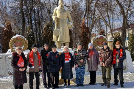 Рязанские коммунисты почтили память героев Великой Отечественной и провели красный автопробег