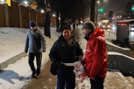 Ранним утром нижегородские коммунисты провели пикеты у заводов, призывая к участию в Народном Референдуме КПРФ