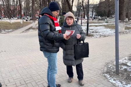 Секретарь ЦК КПРФ Владимир Исаков с калужскими коммунистами и комсомольцами дал старт всероссийскому народному референдуму КПРФ