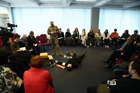 Москва и Московская область. Ветераны СВО познакомили коммунистов и комсомольцев с теорией и практикой военной медицины
