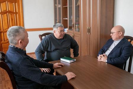 Депутаты  фракции КПРФ в Народном Хурале Калмыкии провели встречу с избирателями в поселке Яшкуль