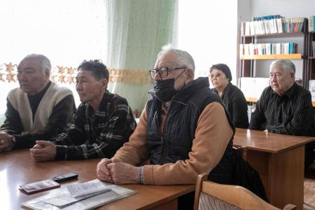 Депутаты  фракции КПРФ в Народном Хурале Калмыкии провели встречу с избирателями в поселке Яшкуль