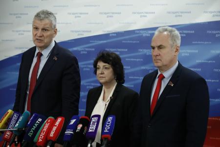 А.В. Куринный,  А.Е. Глазкова и Е.И. Бессонов выступили перед журналистами в Госдуме