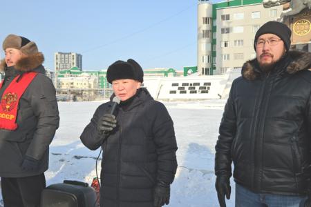 Якутия. В День Красной Армии коммунисты провели митинг и автопробег   в защиту площади Ленина и прав избирателей