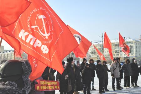 Якутия. В День Красной Армии коммунисты провели митинг и автопробег   в защиту площади Ленина и прав избирателей