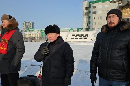 Якутия. В День Красной Армии коммунисты провели митинг и автопробег   в защиту площади Ленина и прав избирателей