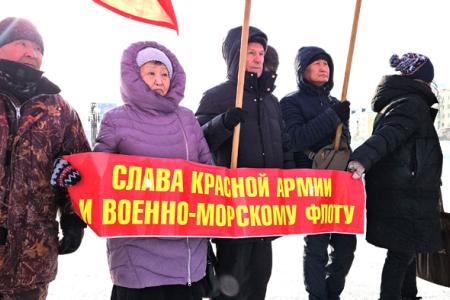 Якутия. В День Красной Армии коммунисты провели митинг и автопробег   в защиту площади Ленина и прав избирателей