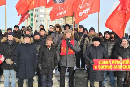 Якутия. В День Красной Армии коммунисты провели митинг и автопробег   в защиту площади Ленина и прав избирателей