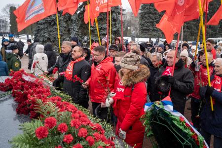 Наш народ не победить! Курские коммунисты почтили память защитников города