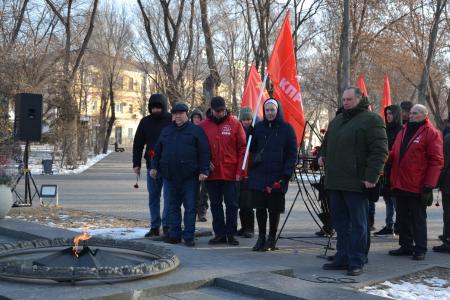 Астраханские коммунисты отметили 23 февраля возложением цветов к мемориалам воинской славы