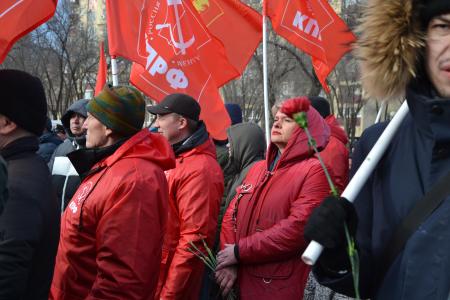 Астраханские коммунисты отметили 23 февраля возложением цветов к мемориалам воинской славы