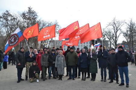 Астраханские коммунисты отметили 23 февраля возложением цветов к мемориалам воинской славы