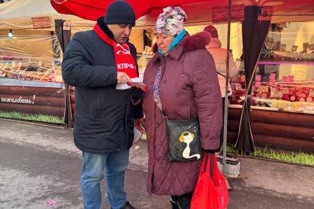 Секретарь ЦК КПРФ Владимир Исаков с калужскими коммунистами и комсомольцами дал старт всероссийскому народному референдуму КПРФ