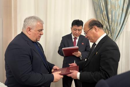 К.К. Тайсаев посетил Посольство КНДР по случаю 83-й годовщины со дня рождения Ким Чен Ира