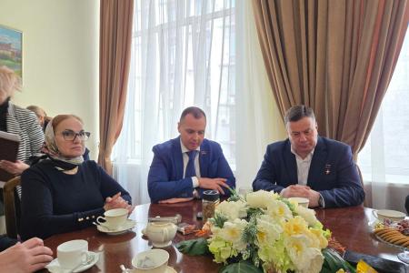 Делегация КПРФ во главе с Казбеком Тайсаевым работает на Донбассе