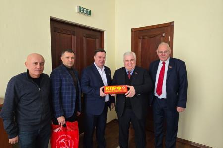Делегация КПРФ во главе с Казбеком Тайсаевым работает на Донбассе