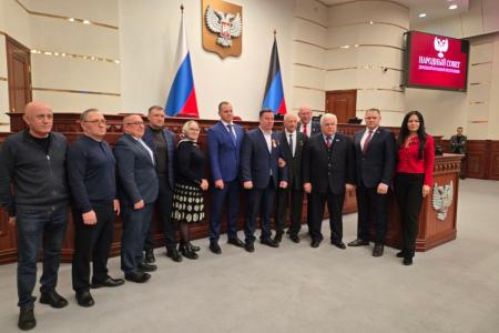 Делегация КПРФ во главе с Казбеком Тайсаевым работает на Донбассе