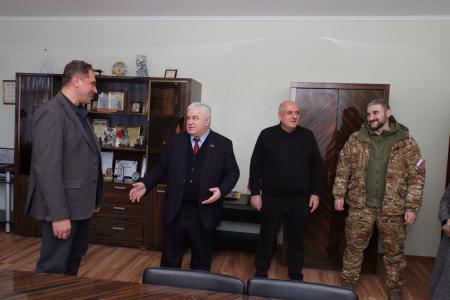 Делегация КПРФ во главе с Казбеком Тайсаевым работает на Донбассе