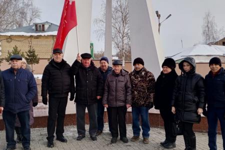 Рязанские коммунисты почтили память героев Великой Отечественной и провели красный автопробег