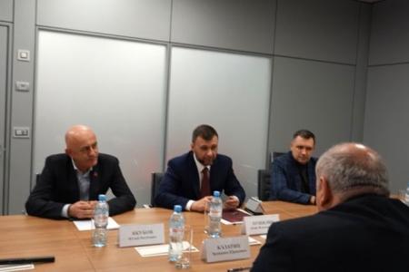 Делегация КПРФ во главе с К.К. Тайсаевым продолжает работу на Донбассе