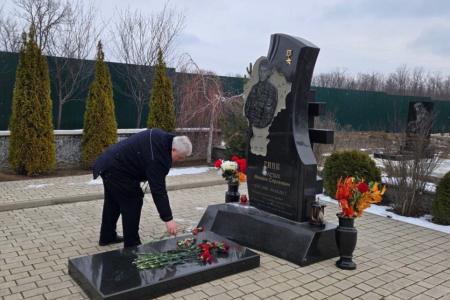 Делегация КПРФ под руководством К.К. Тайсаева возложила цветы к могилам Героев Донецкой Народной Республики