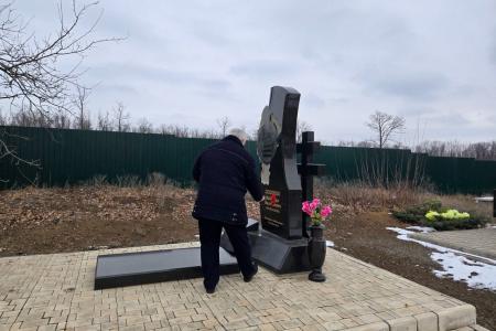 Делегация КПРФ под руководством К.К. Тайсаева возложила цветы к могилам Героев Донецкой Народной Республики