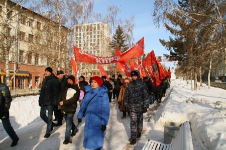 Новосибирские коммунисты отметили День Советской армии шествием и митингом в центре города