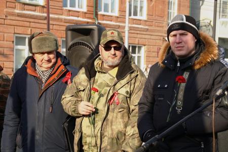 Новосибирские коммунисты отметили День Советской армии шествием и митингом в центре города