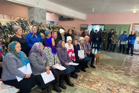 Ирина Филатова посетила село в Батыревском муниципальном округе Чувашии, жители которого плетут маскировочные сети для бойцов СВО